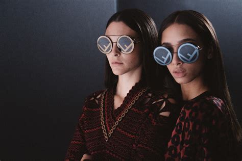 occhiali da sole fendi autunno inverno 2016 2017|Vittoria Ceretti and Yasmin Wijnaldum for Fendi Run Away.